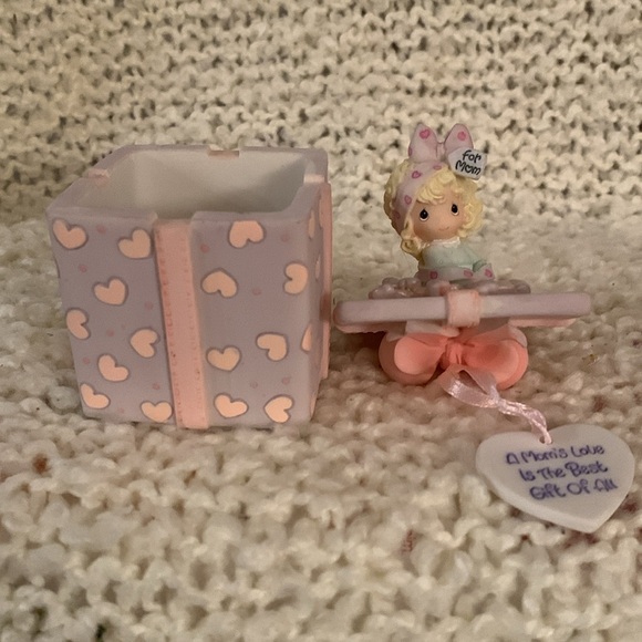 Precious Moments figurine for Mom, 4 inches high. - Picture 6 of 11